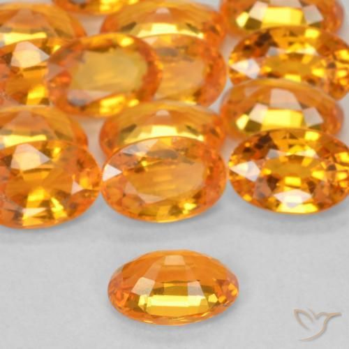 Saphir Orange rougeâtre naturelle ovale, 0.62 ct, VVS-VS