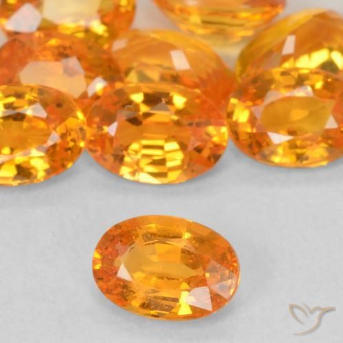 Saphir Orange moyen naturelle ovale, 0.60 ct, VVS-VS