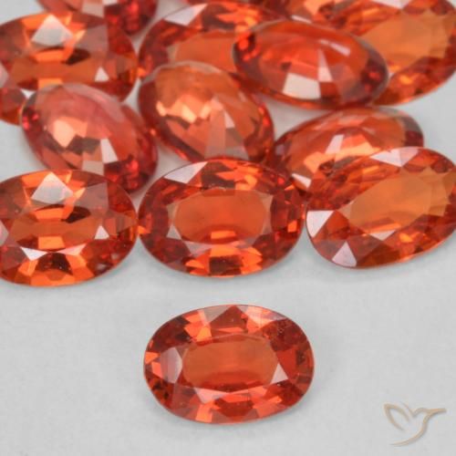 0.48ct Naturel Rouge intense Saphir, ovale, VVS-VS