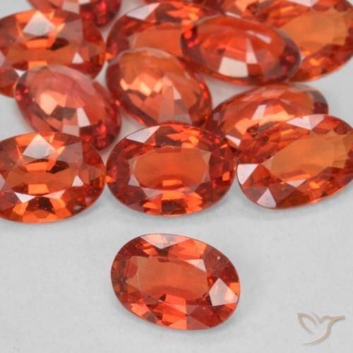Saphir Rouge intense naturelle ovale, 0.48 ct, VVS-VS