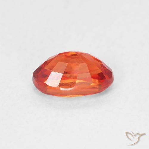 Saphir Rouge moyen naturelle ovale, 0.74 ct, VVS-VS