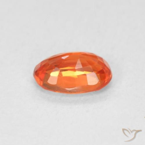 Saphir Orange feu naturelle ovale, 0.68 ct, VVS-VS