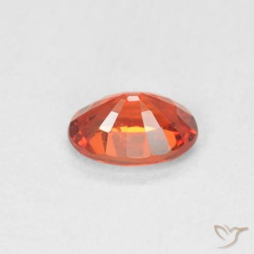 Saphir Orange rougeâtre naturelle ovale, 0.59 ct, VVS-VS