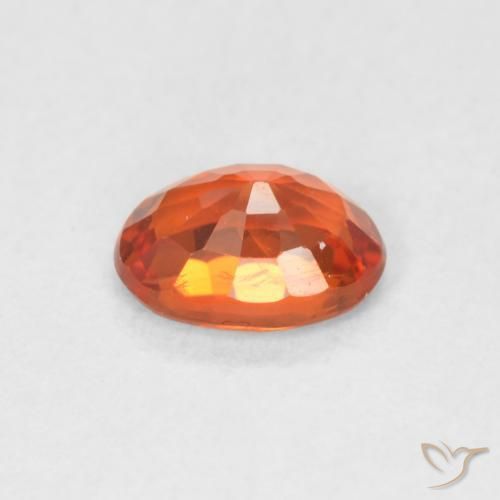 Saphir Orange rougeâtre naturelle ovale, 0.67 ct, VVS-VS