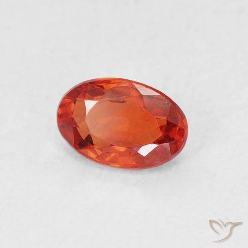 Saphir Rouge intense naturelle ovale, 0.63 ct, VVS-VS