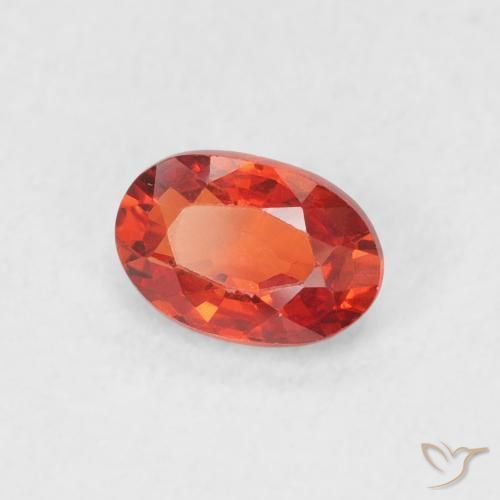 Saphir Rouge moyen naturelle ovale, 0.70 ct, VVS-VS