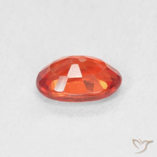 Saphir Rouge moyen naturelle ovale, 0.70 ct, VVS-VS