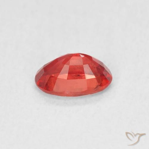 Saphir Rouge écarlate naturelle ovale, 0.66 ct, VVS-VS