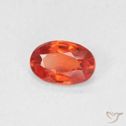Saphir Rouge moyen naturelle ovale, 0.64 ct, VVS-VS