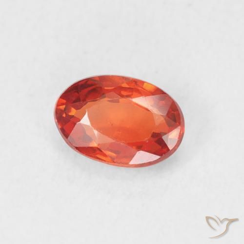 Saphir Orange rougeâtre naturelle ovale, 0.70 ct, VVS-VS