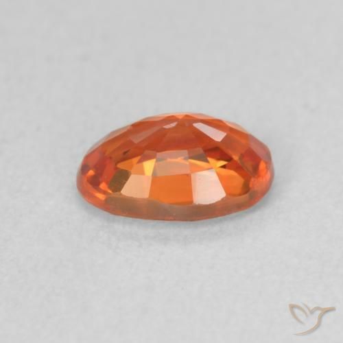 Saphir Orange moyen naturelle ovale, 0.71 ct, VVS-VS