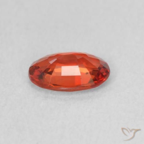 Saphir Rouge moyen naturelle ovale, 0.52 ct, VVS-VS