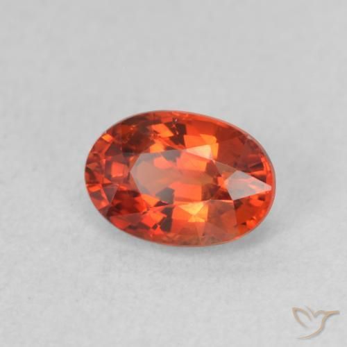 Saphir Rouge ambré profond naturelle ovale, 0.73 ct, VVS-VS