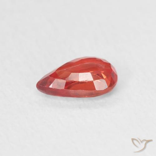 Saphir Rouge moyen naturelle En forme de poire, 0.44 ct, VVS-VS