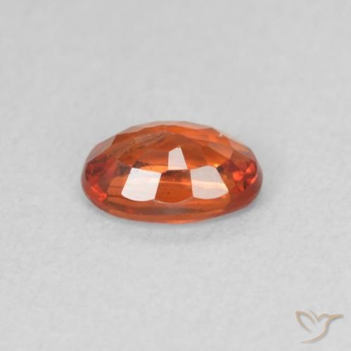 Saphir Rouge moyen naturelle ovale, 0.63 ct, VS