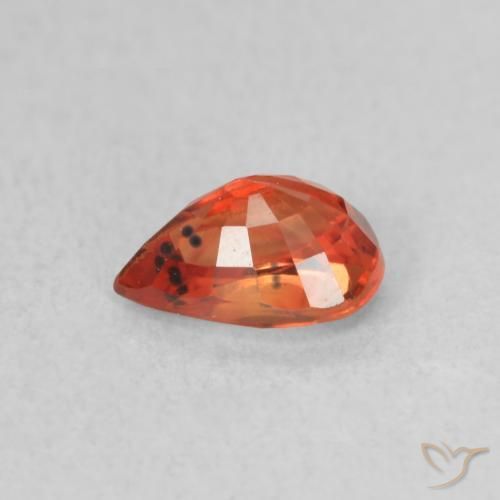 Saphir Rouge intense naturelle En forme de poire, 0.66 ct, VVS-VS