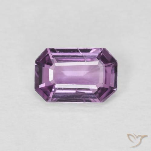 0.60ct Naturel Medium Dark-Purple Saphir, Taille émeraude, VS-SI
