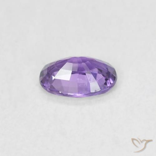 Saphir Raisin violet vif naturelle ovale, 0.45 ct, VVS-VS