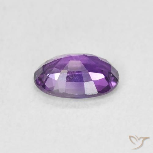 Saphir Violet intense naturelle ovale, 0.67 ct, VVS