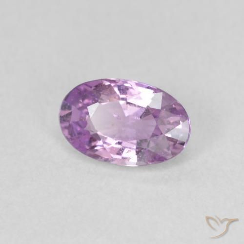 Saphir Pourpre rosâtre moyen naturelle ovale, 0.55 ct, VVS-VS