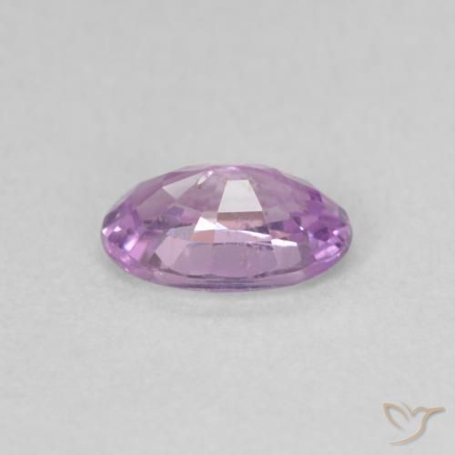 Saphir Pourpre rosâtre moyen naturelle ovale, 0.55 ct, VVS-VS