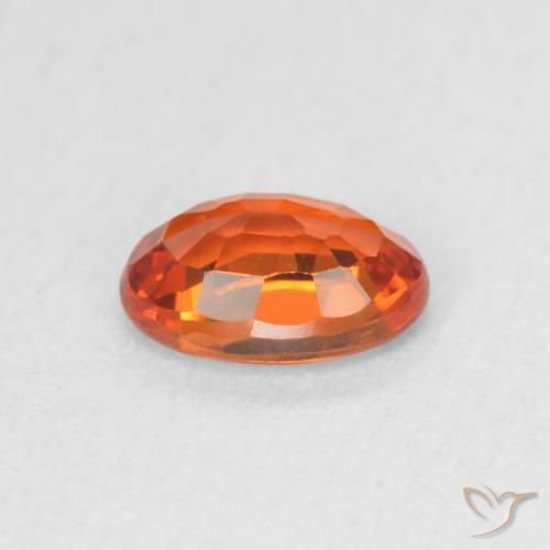 Saphir Orange rougeâtre naturelle ovale, 0.64 ct, VVS