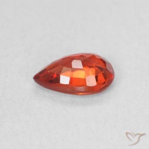 Saphir Rouge feu naturelle En forme de poire, 0.47 ct, VVS