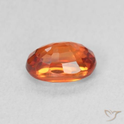 Saphir Orange rougeâtre naturelle ovale, 0.78 ct, VVS