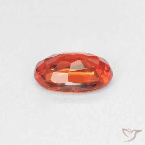 Saphir Rouge cramoisi vif naturelle ovale, 0.65 ct, VVS