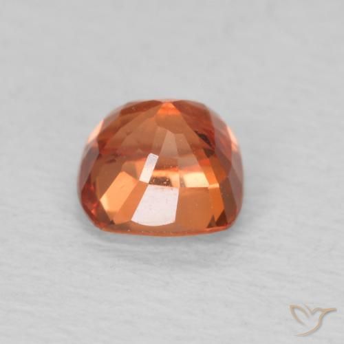 Saphir Orange feu naturelle Coussin, 0.56 ct, VVS