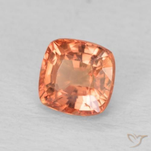 Saphir Rouge moyen naturelle Coussin, 0.65 ct, VVS