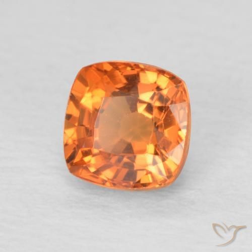 Saphir Orange vif naturelle Coussin, 0.66 ct, VVS
