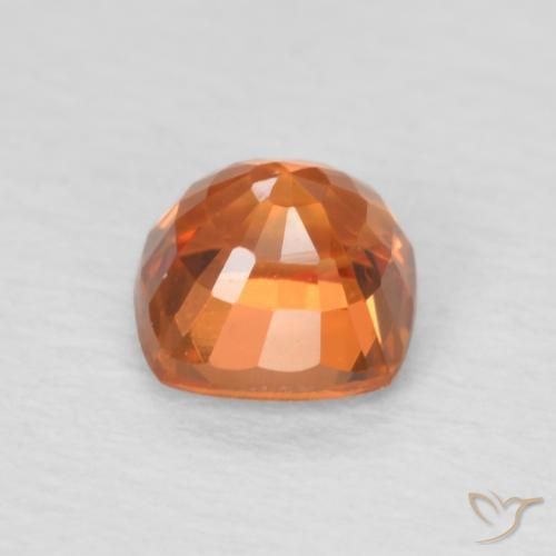 Saphir Orange vif naturelle Coussin, 0.66 ct, VVS