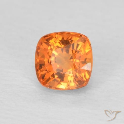 Saphir Orange vif naturelle Coussin, 0.61 ct, VVS