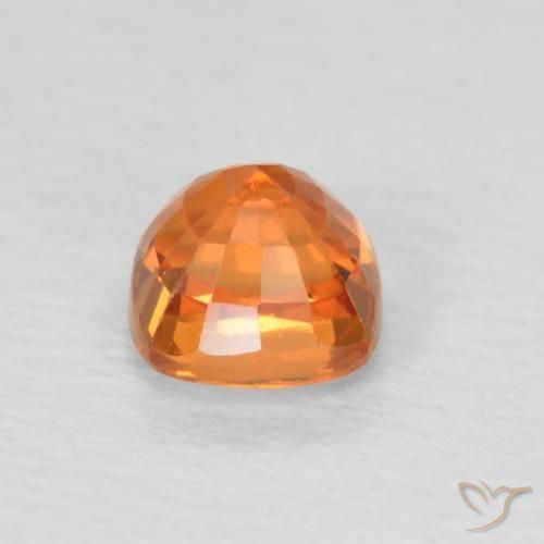 Saphir Orange vif naturelle Coussin, 0.61 ct, VVS