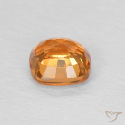 Saphir Orange moyen naturelle Coussin, 0.57 ct, VVS