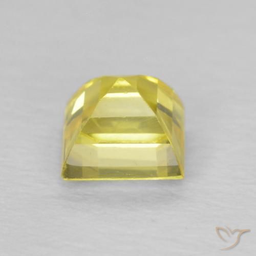 Saphir Jaune clair naturelle Carré, 0.68 ct, VS