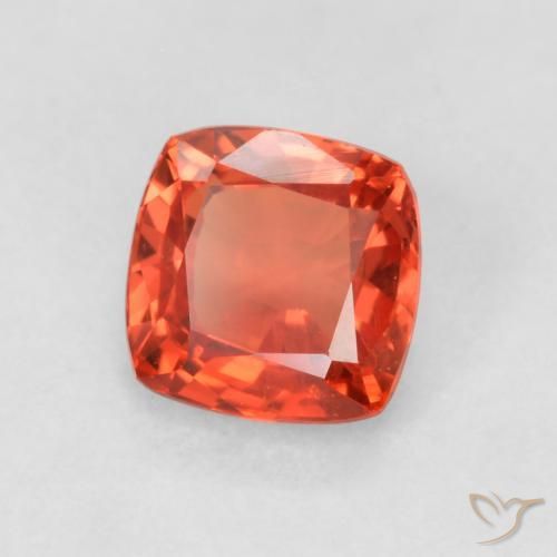 Saphir Rouge moyen naturelle Coussin, 0.62 ct, VVS-VS