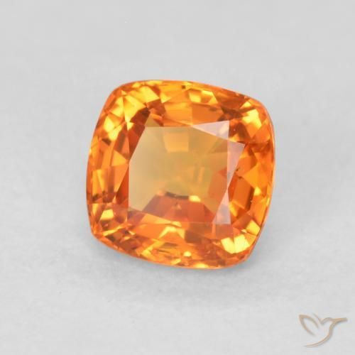 Saphir Orange vif naturelle Coussin, 0.69 ct, VVS-VS