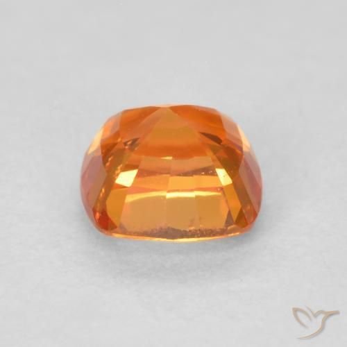 Saphir Orange vif naturelle Coussin, 0.69 ct, VVS-VS