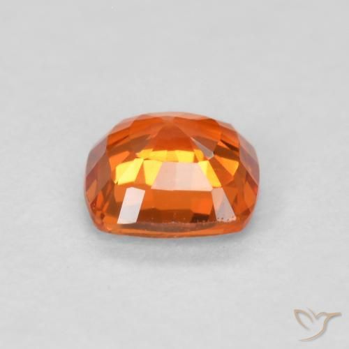 Saphir Orange vif naturelle Coussin, 0.51 ct, VVS