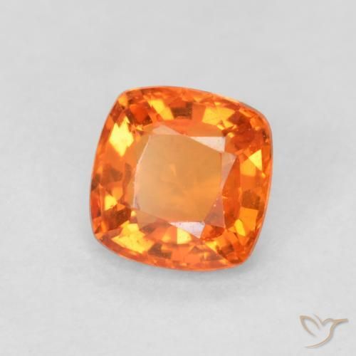 Saphir Orange vif naturelle Coussin, 0.54 ct, VVS