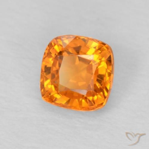 Saphir Orange vif naturelle Coussin, 0.64 ct, VS