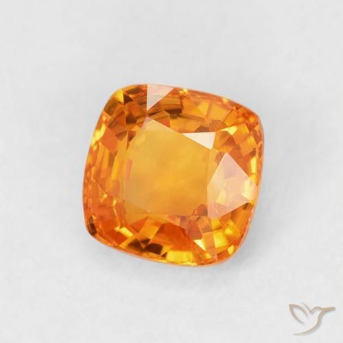 Saphir Orange moyen naturelle Coussin, 0.71 ct, VVS-VS