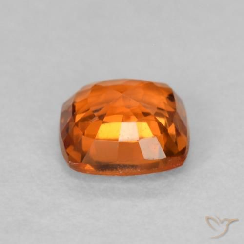 Saphir Orange feu naturelle Coussin, 0.55 ct, VVS-VS