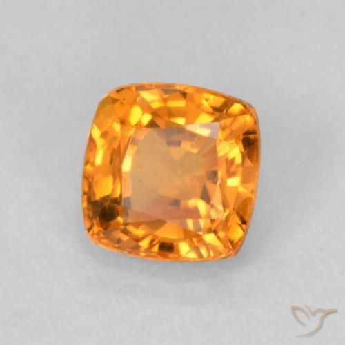 Saphir Orange vif naturelle Coussin, 0.55 ct, VVS-VS