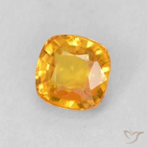 Saphir Orange moyen naturelle Coussin, 0.68 ct, VVS