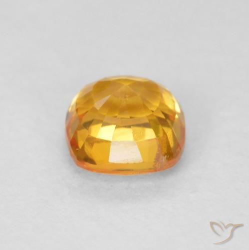 Saphir Orange moyen naturelle Coussin, 0.68 ct, VVS