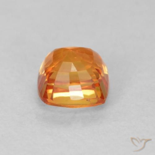 Saphir Orange vif naturelle Coussin, 0.64 ct, VVS