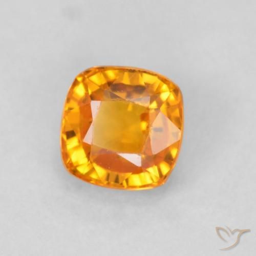 Saphir Orange vif naturelle Coussin, 0.63 ct, VVS